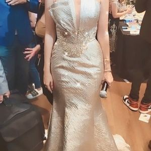 Evening gown, so fancy size 6-8 gold color